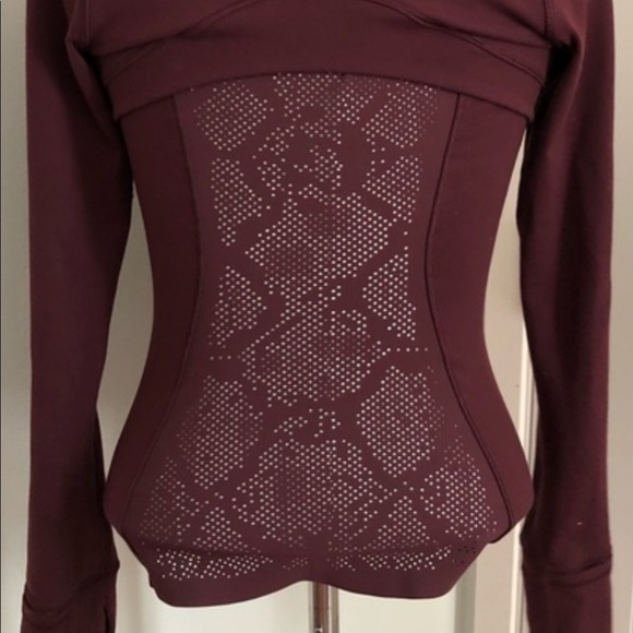 Lululemon Define lace jacket size 8 - Picture 9 of 9